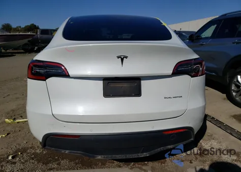 2022 Tesla Model Y Long Range Dual Motor All-Wheel Drive z USA, uszkodzony, nr VIN 7SAYGDEE5NF386632